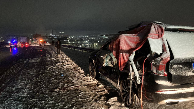 TAG Otoyolu'nda 7 araç birbirine girdi: 5 yaralı